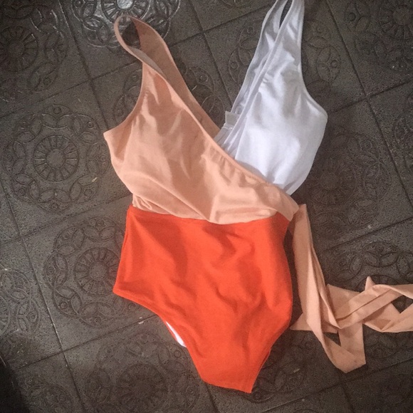NWT Cupshe Colourblock One Piece Swimsuit - Picture 6 of 6